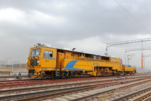 DCL-32連續走行搗固車